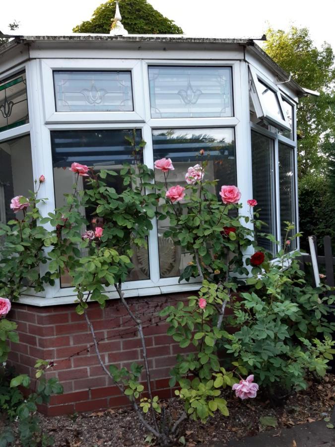 The White Dove Bed And Breakfast With Glamping Newark Showground المظهر الخارجي الصورة