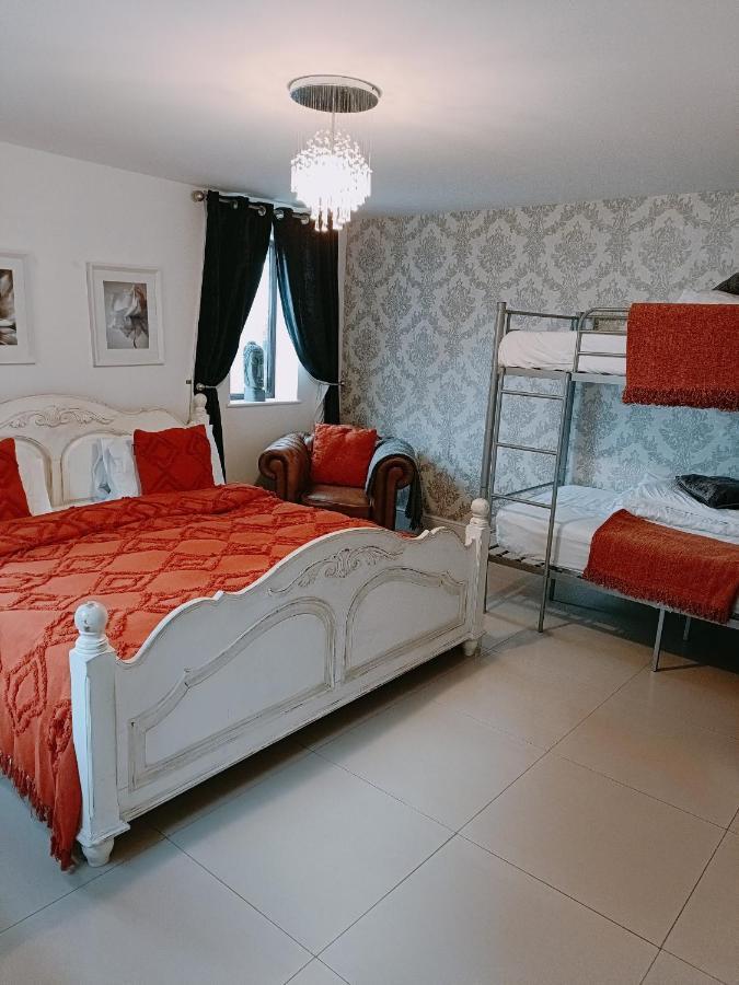 The White Dove Bed And Breakfast With Glamping Newark Showground المظهر الخارجي الصورة